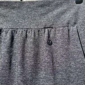 Lululemon Boulevard Bliss skirt size 6.